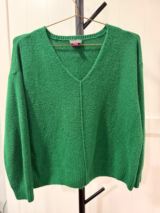Vince Camuto Sweaters - Vince Camuto Emerald Green V-Neck Sweater